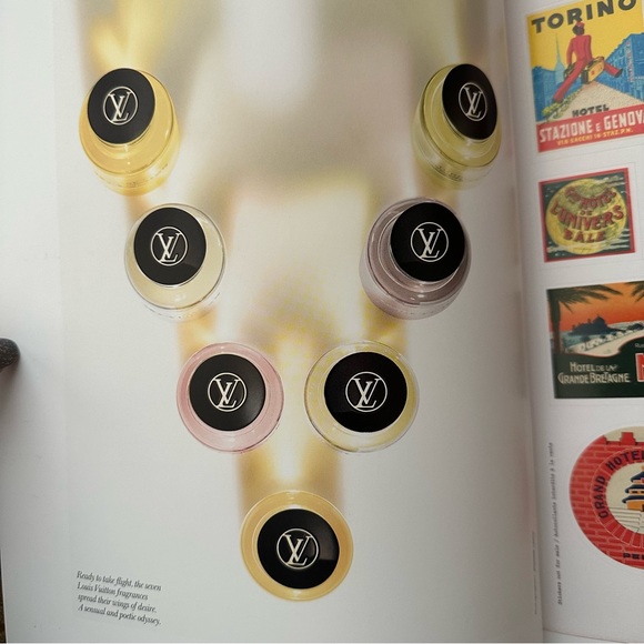 Authentic Louis Vuitton 2016-2017 Holiday Issue Book - Picture 15 of 17